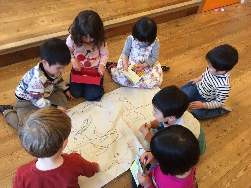 kids drawing at RZP Preschool Tokyo