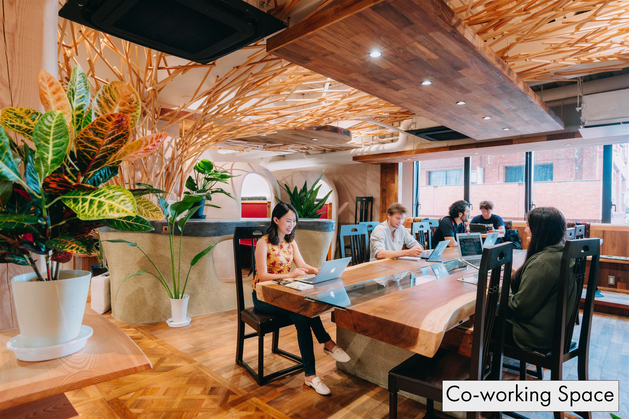 Ryozan Park - New Share Office Promo People working in the Ryozan Park Sugamo Grand Coworking Space